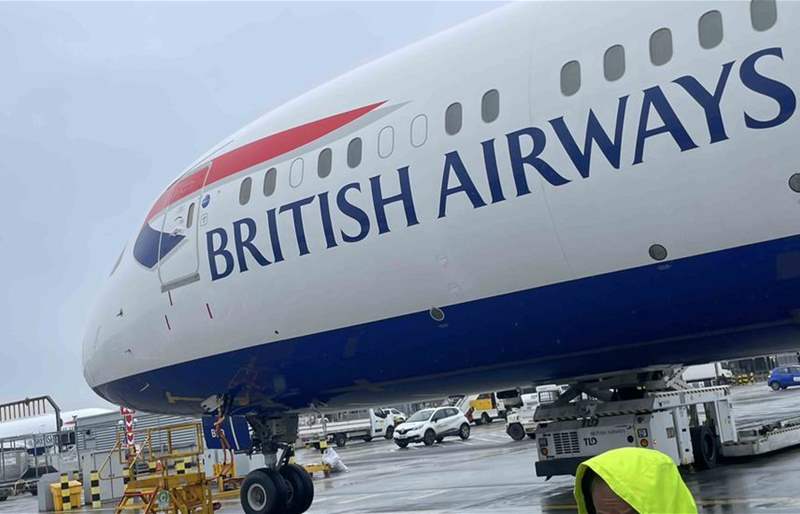 اصطدام طائرتين على أرض مطار هيثرو في لندن والنتيجة؟