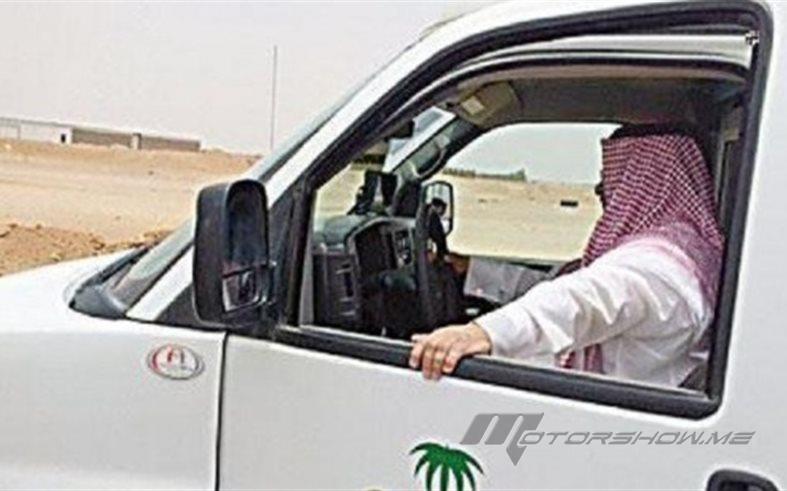مدير مستشفى الخرمة في منطقة مكة المكرمة يقود سيارة الإسعاف والسبب؟