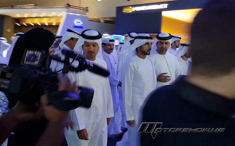 فيديو حصري وخاص: لحظة وصول سمو الشيخ حمدان بن محمد بن راشد آل مكتوم (فزاع) إلى معرض دبي الدولي للسيارات 