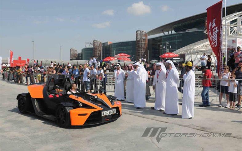 موكب دبي الاستعراضي يحقق نجاح باهر خلال مهرجان دبي للسيارات 