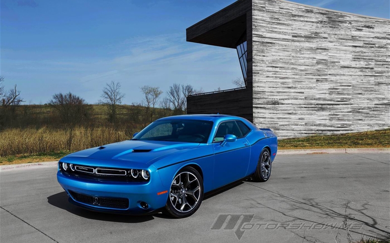 Check Out All the Engine Specs in the 2016 Dodge Challenger SXT