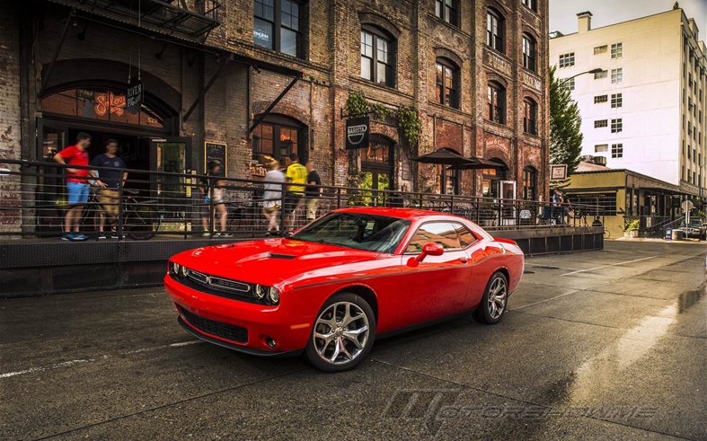 Check Out the New Features in the 2016 Dodge Challenger SXT Plus