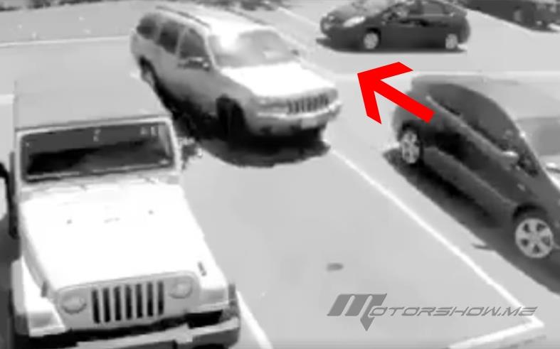 بالفيديو: عجوز تنتقم بقوّة من سائق بعد أن ركن سيارته مكانها