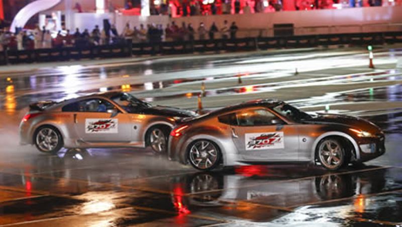 Nissan breaks the World Record for Twin Drift 2014