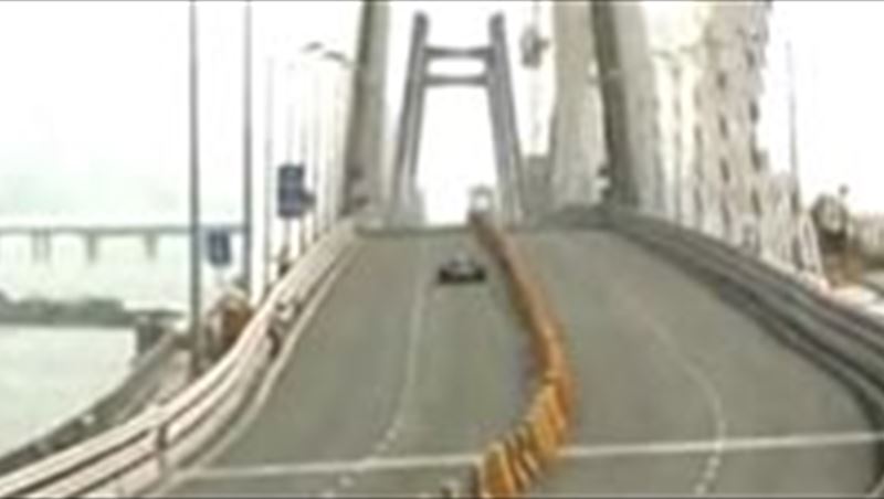 Coulthard drives Red Bull F1 car on new Mumbai Bridge