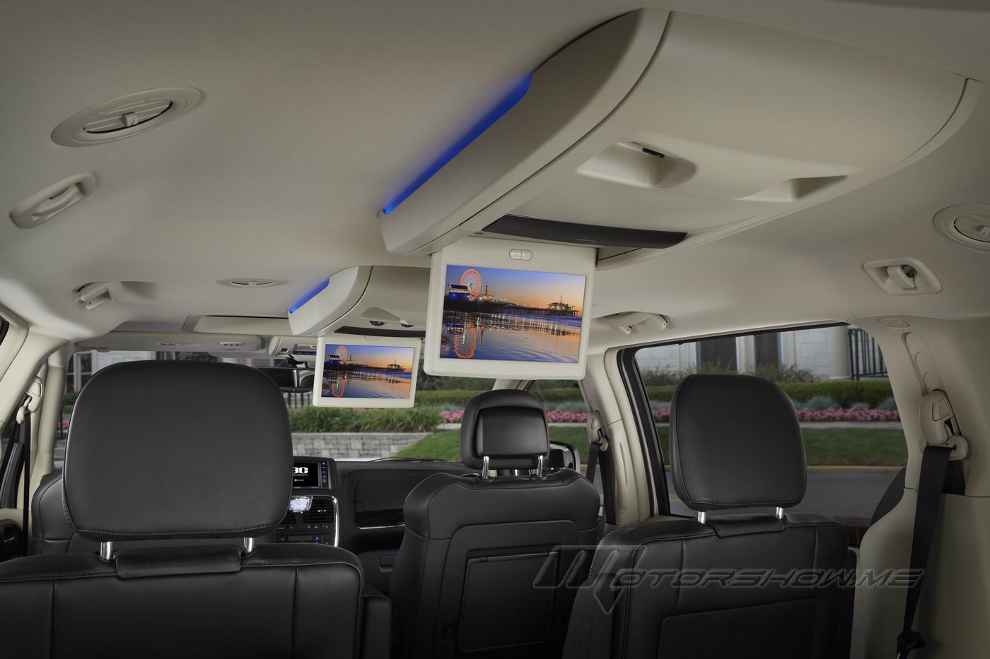 Delivering An Agile And Confident Driving Experience With The 2016 Town Country Achieves 17 Miles Per Gallon Mpg In The City And 25 On Highway