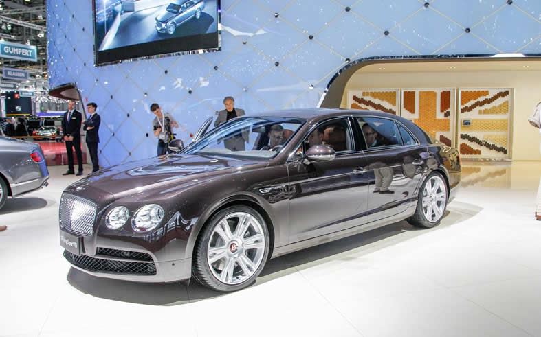 Bentley unveils the new Flying Spur powered by an engine with eight cylinders