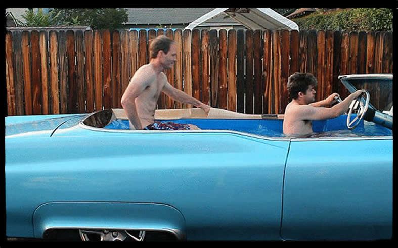 بالصور: مجانين يحوّلون سيارة كاديلاك لحمام سباحة