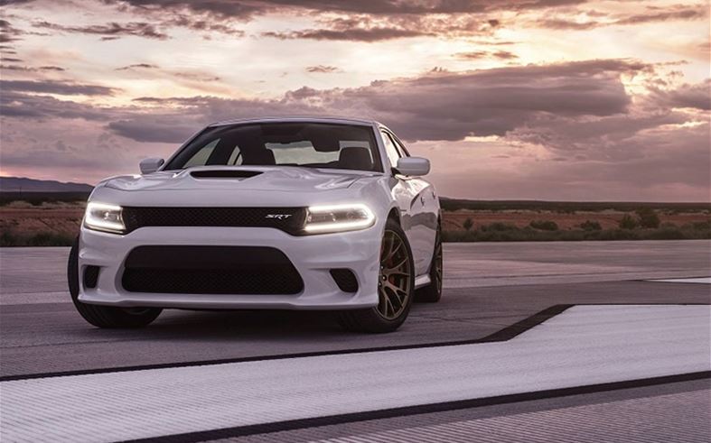 دودج تشارجر "اس. ار. تي. هيلكات" 2015 من  أقوى سيارات  السيدان في العالم