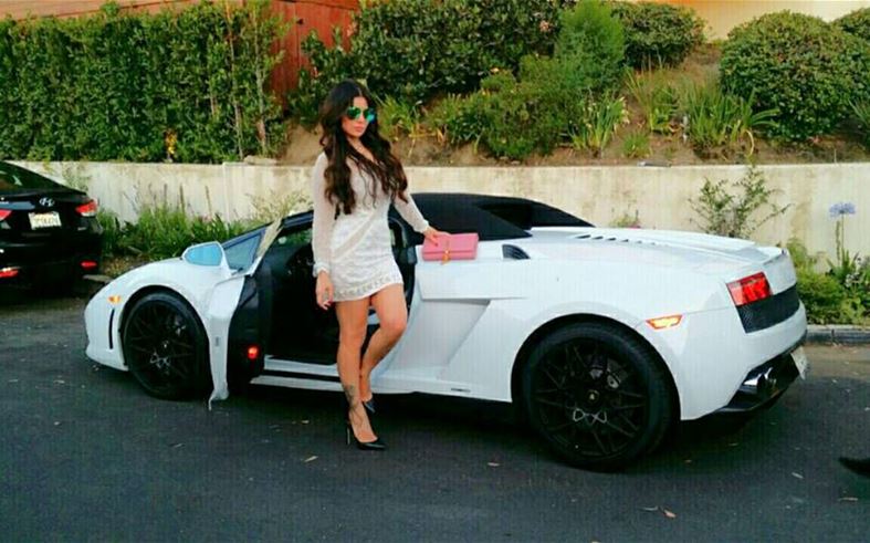 بالصورة: هيفاء وهبي وسيارتها الفارهة في لوس أنجلوس!!