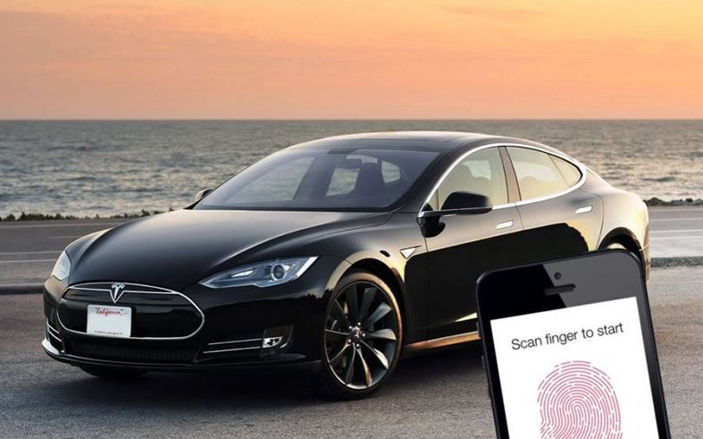 نظام تيسلا إس الجديد يحوّل هاتفك الذكي إلى مفتاح السيارة