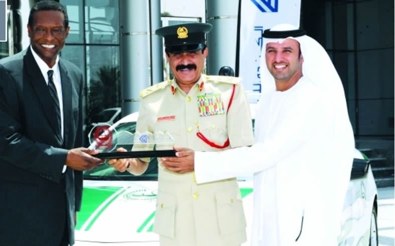 بالصور: شرطة دبي تضم سيارة جديدة إلى أسطول دورياتها