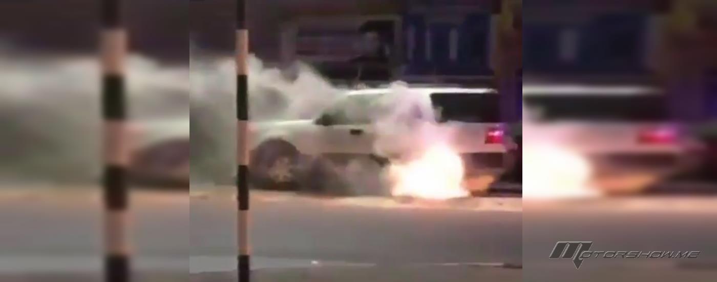 بالفيديو: النيران تشتعل بسيارة في الإمارات