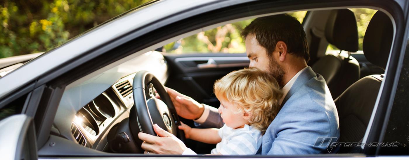 مش مسموح: الأهل الذين يخاطرون بأطفالهم أثناء القيادة