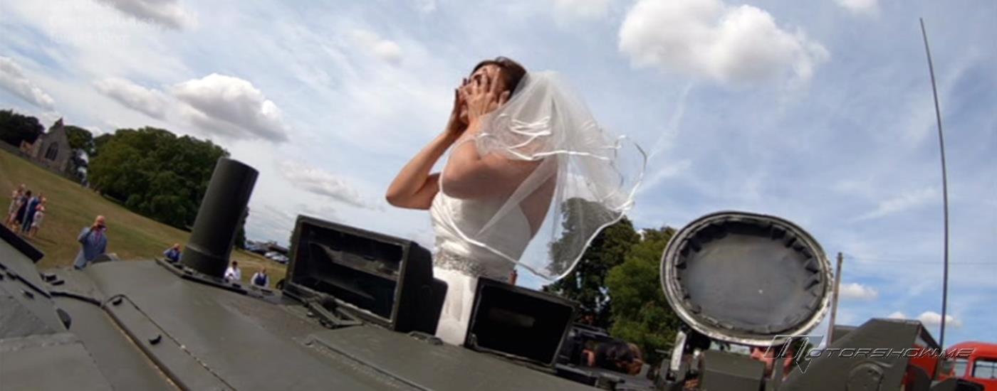 عروس تُزف على متن دبابة حربية (فيديو وصور)