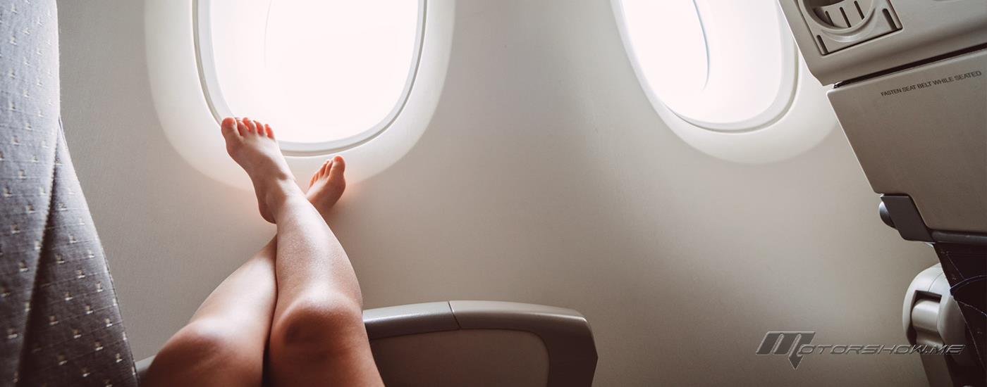 لماذا يفضَّل عدم التجوّل بدون حذاء على متن الطائرة؟