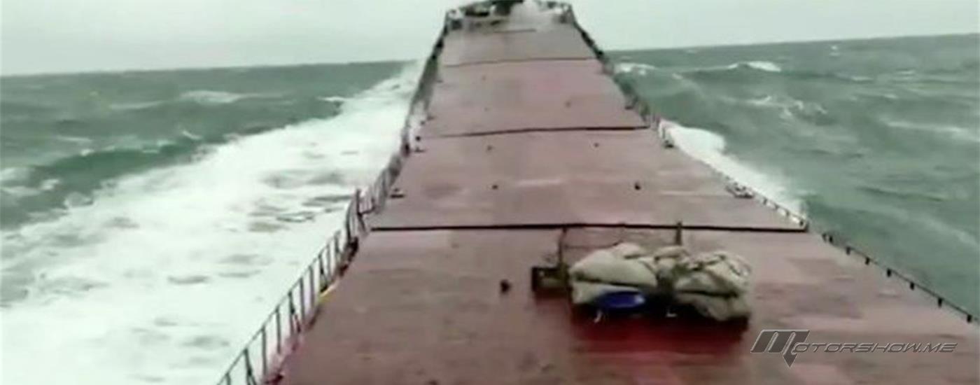 فيديو يحبس الأنفاس: سفينة تنشطر إلى نصفين قبل غرقها!