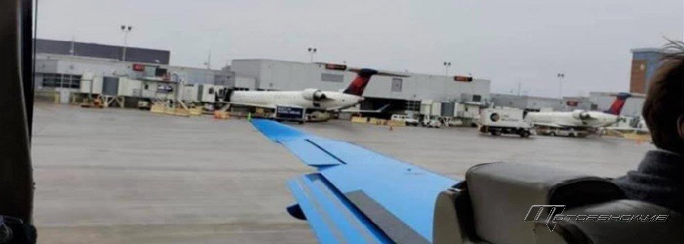 باب طائرة يطير قبل الإقلاع بثوانٍ في مطار مينيابوليس!