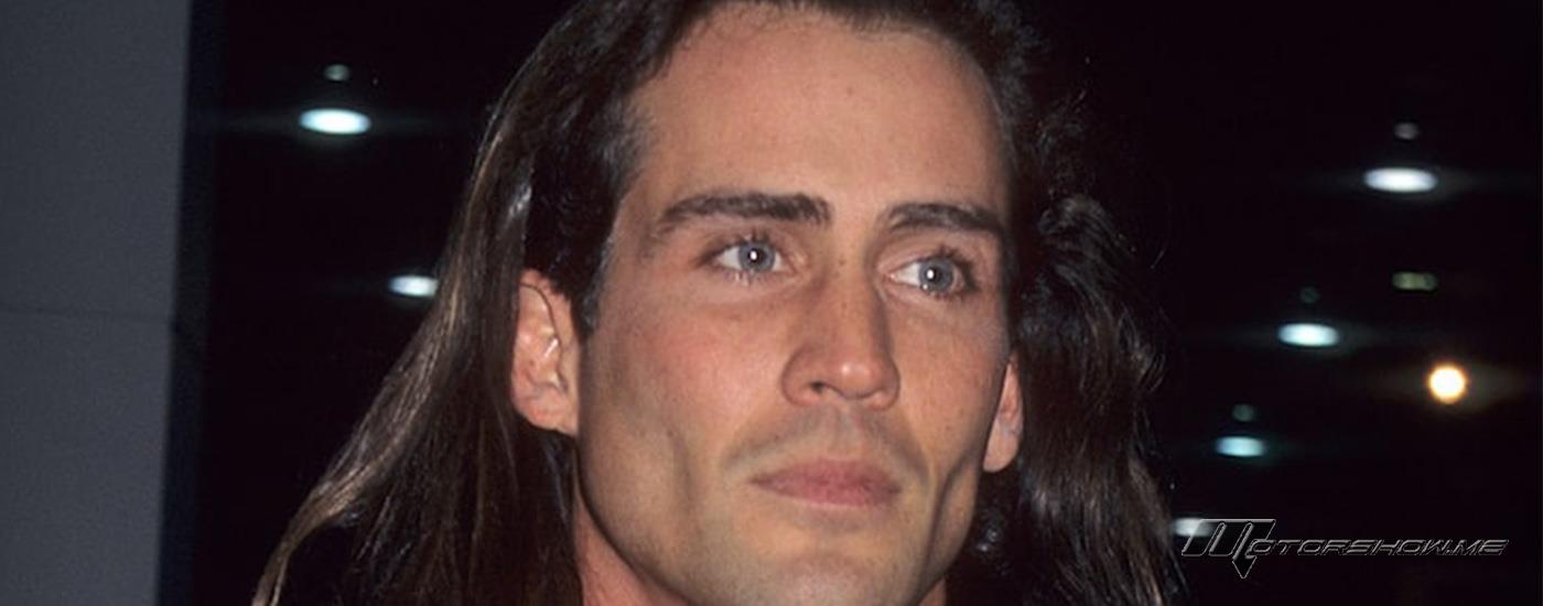 وفاة "طرازان" وزوجته إثر حادث تحطم طائرة في تينيسي