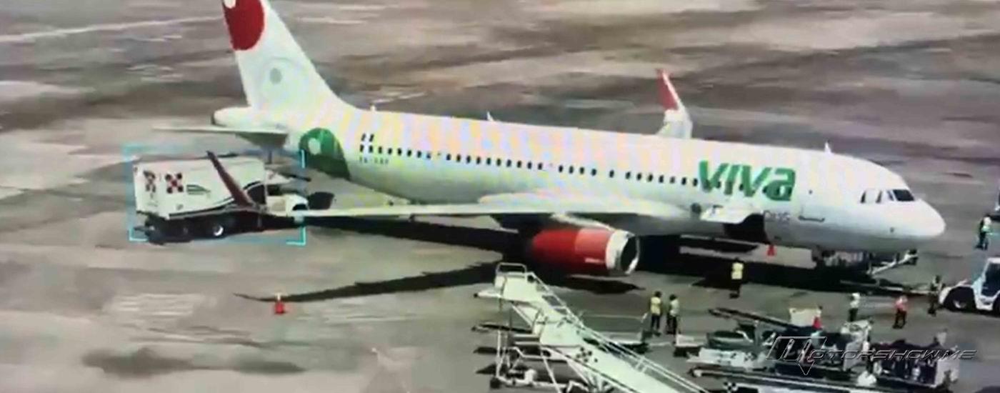 بالفيديو: سائق شاحنة يصدم طائرة! اليكم التفاصيل