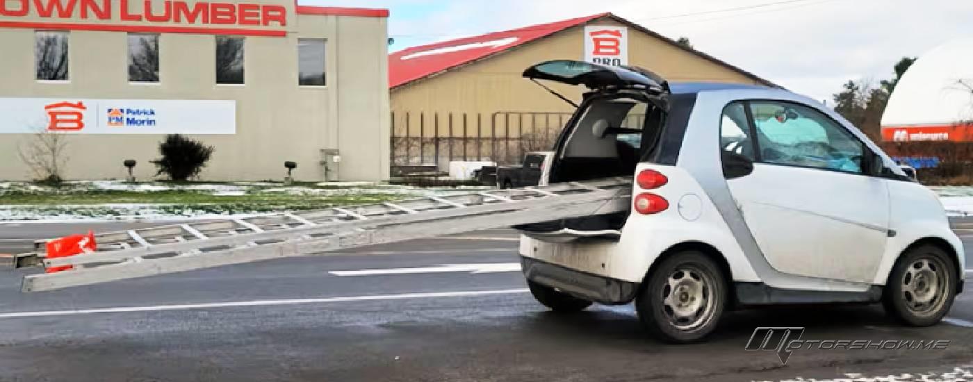 معاقبة سائق سمارت لنقله سلّمًا أطول من سيارته