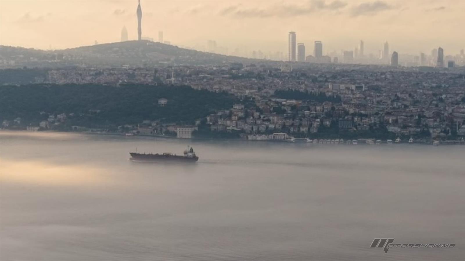 ضباب كثيف يشل إسطنبول.. إغلاق مضيق البوسفور وتعليق عشرات الرحلات البحرية