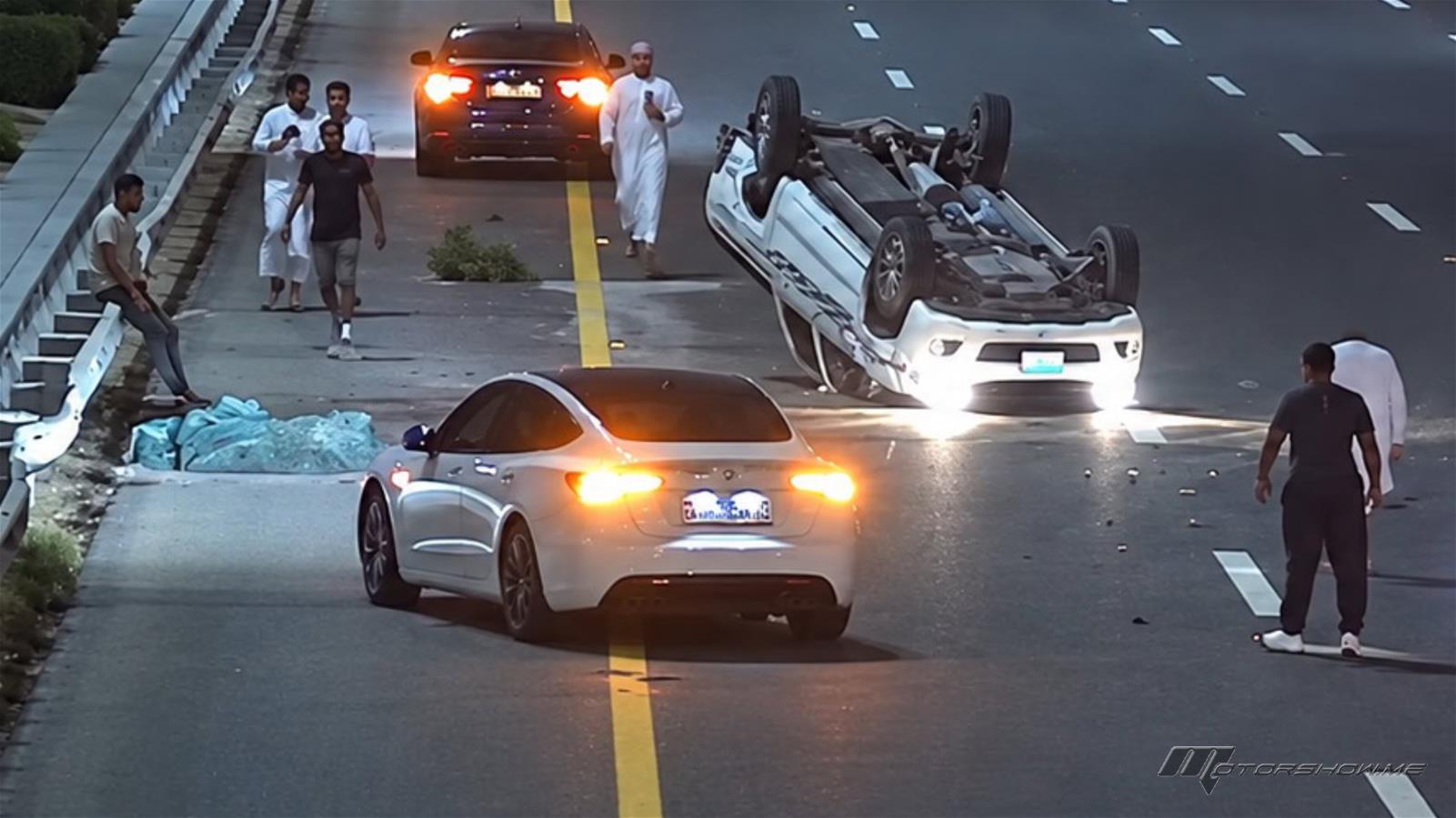 فيديو من أبوظبي يوثّق حادثاً مرورياً تتبعه اصطدامات متتالية بسبب التجمهر