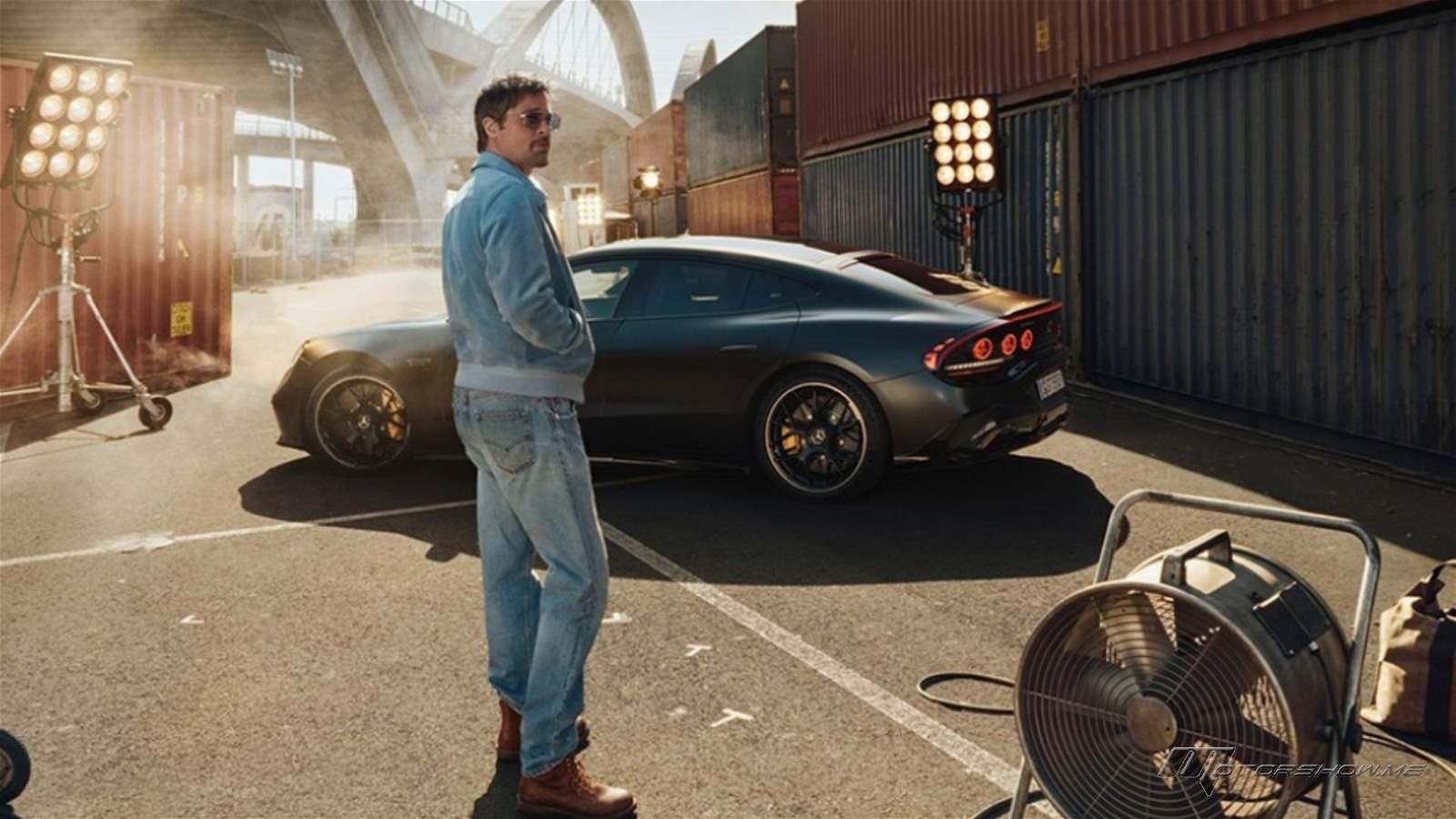 براد بيت يشعل الأجواء خلف مقود مرسيدس-AMG!