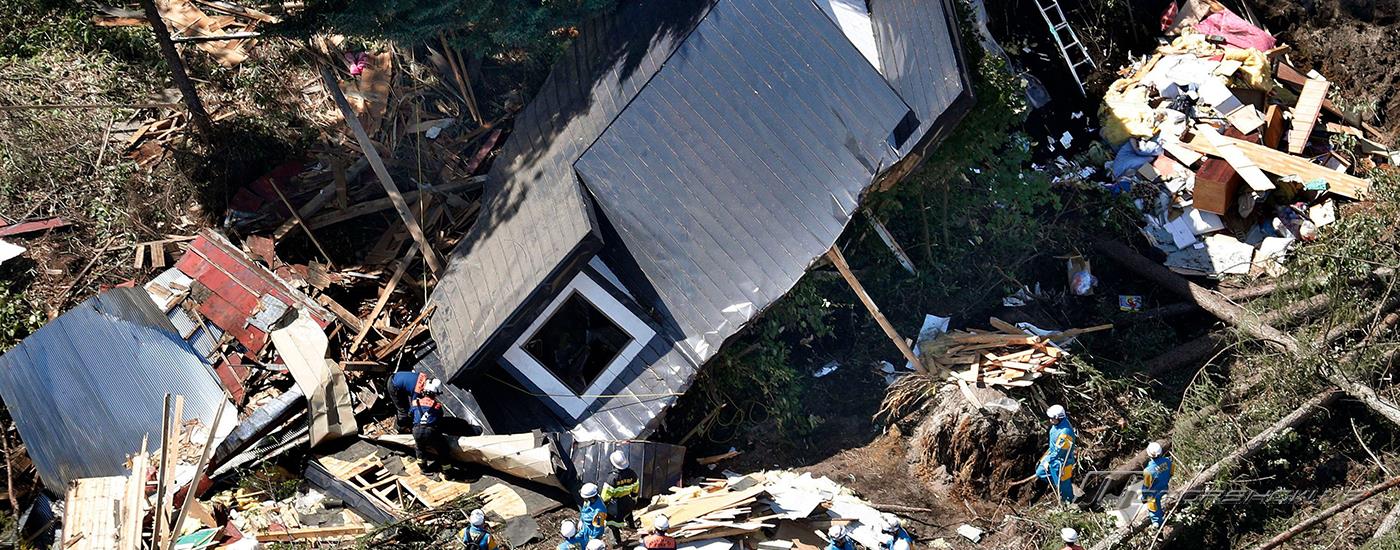 صور مفزعة للإعصار في اليابان
