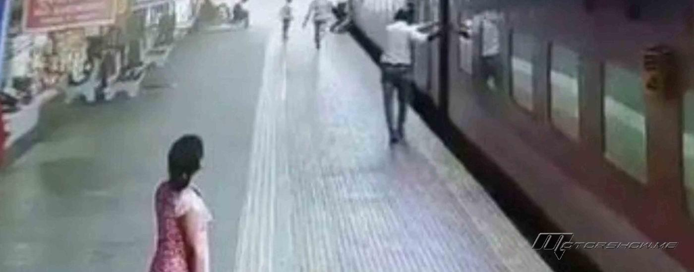 بالفيديو: شرطية شجاعة تنقذ امرأة مسنة وابنها بمحطة قطار
