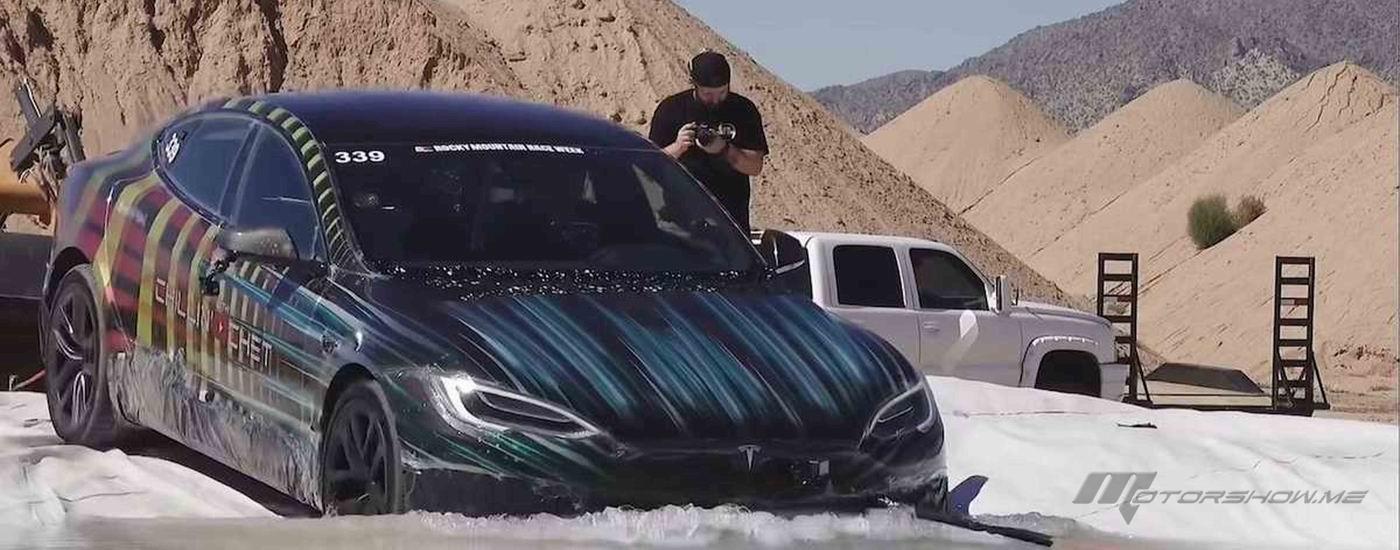 بالفيديو: اسرع سيارة بالعالم تغوص في الماء فهل نجحت؟