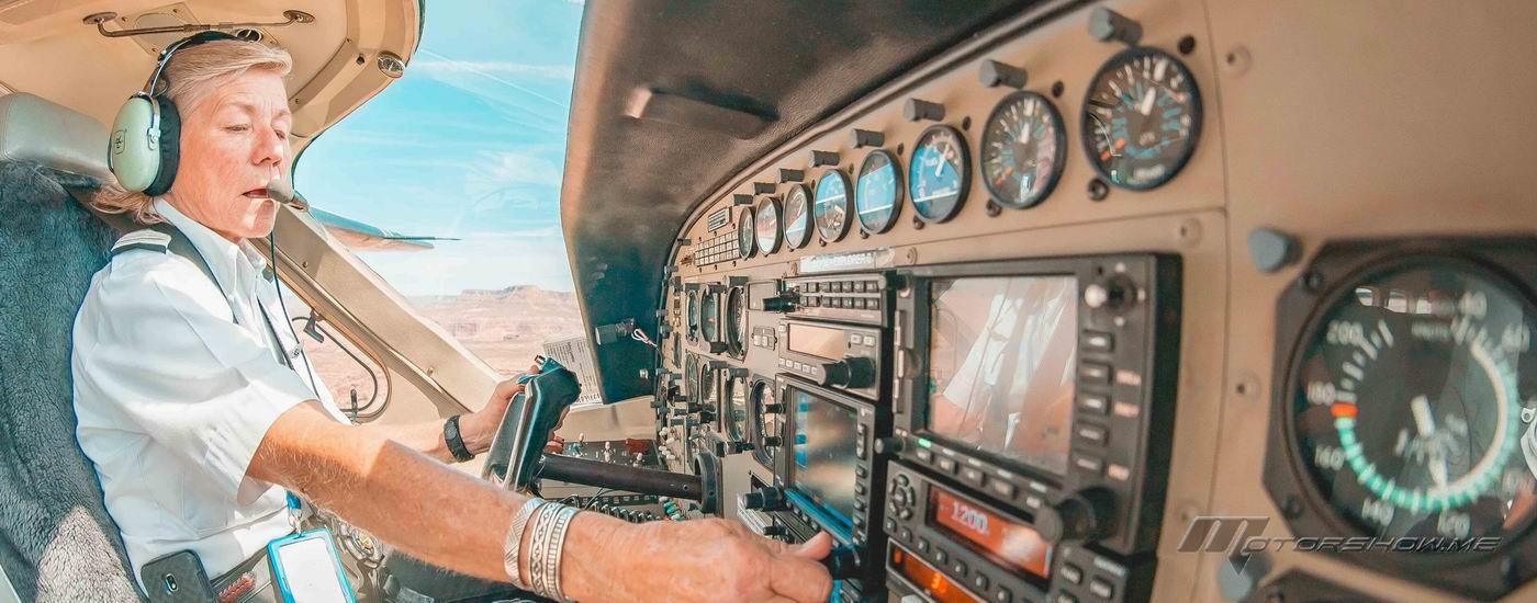 بعد ساعتين من الطيران.. الطيار يعلن عن مفاجأة صادمة للركاب!