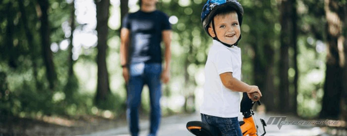 شاب صيني يحقق نجاحًا لافتًا في تعليم ركوب الدراجات للكبار