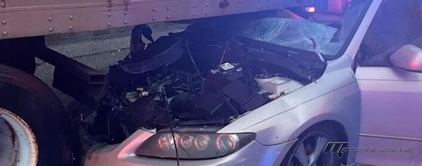 سائق ينجو بأعجوبة بعد انزلاق سيارته أسفل شاحنة في كارولتون بسبب الانشغال بالهاتف