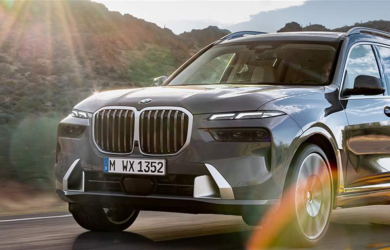 This is the New BMW X7 Facelift