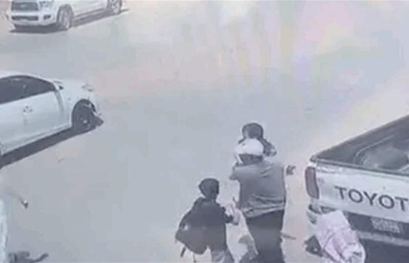 بالفيديو: طالب ينقذ طفلاً من دهس محتم بذكائه!