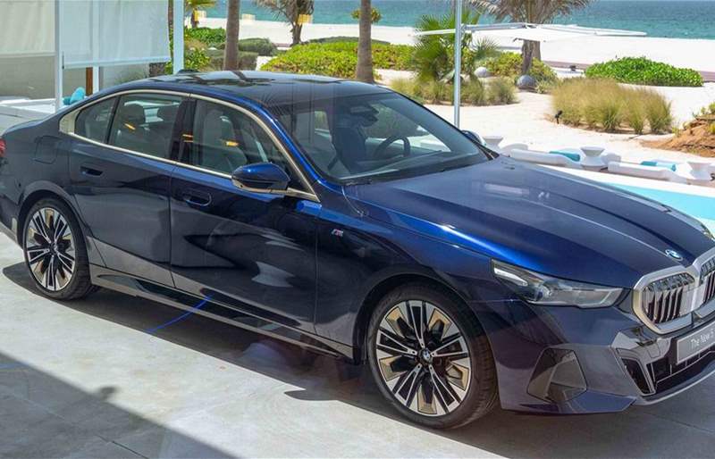 إطلاق BMW الفئة الخامسة وi5 الجديدتين كلياً في دبي