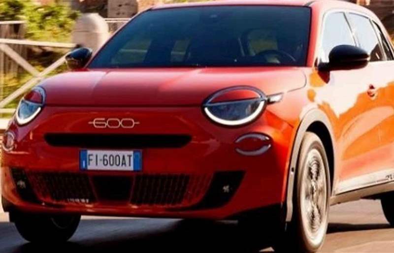 فيات 600 تنطلق بإصدارات هجينة وكهربائية بالكامل