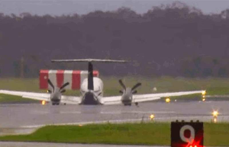 بالفيديو: طائرة تدور حول مطار لمدة ثلاث ساعات والسبب؟