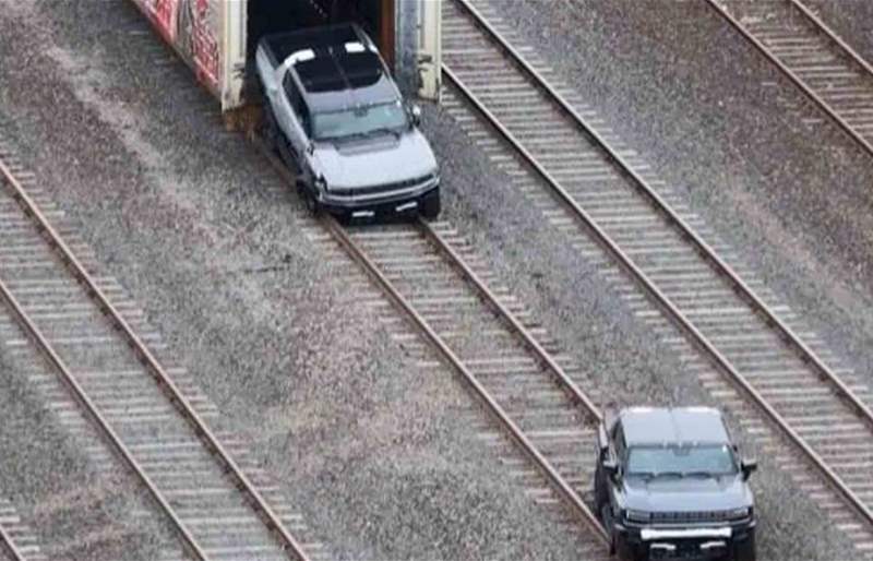 محاولة سرقة فاشلة لسيارتَي هامر EV تنتهي بتحطّمهما في ديترويت