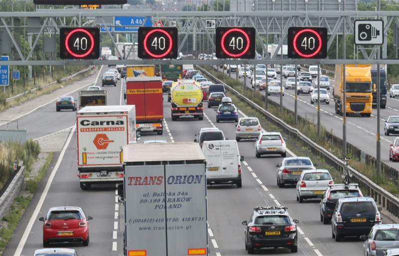 خلل تقني يوقف كاميرات السرعة على الطرق الذكية في بريطانيا ويُلغي آلاف المخالفات