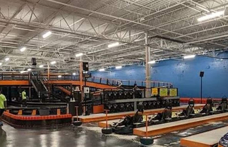 مأساة في فلوريدا: وفاة طفلة بعد حادث كارتينغ في منتزه ترفيهي