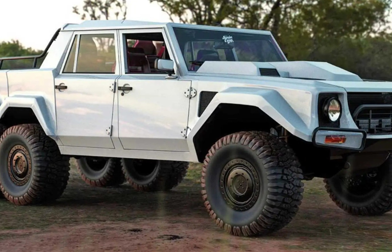 لامبورغيني LM002 تحتفل بمرور 40 عاماً: أول SUV سوبر في التاريخ 
