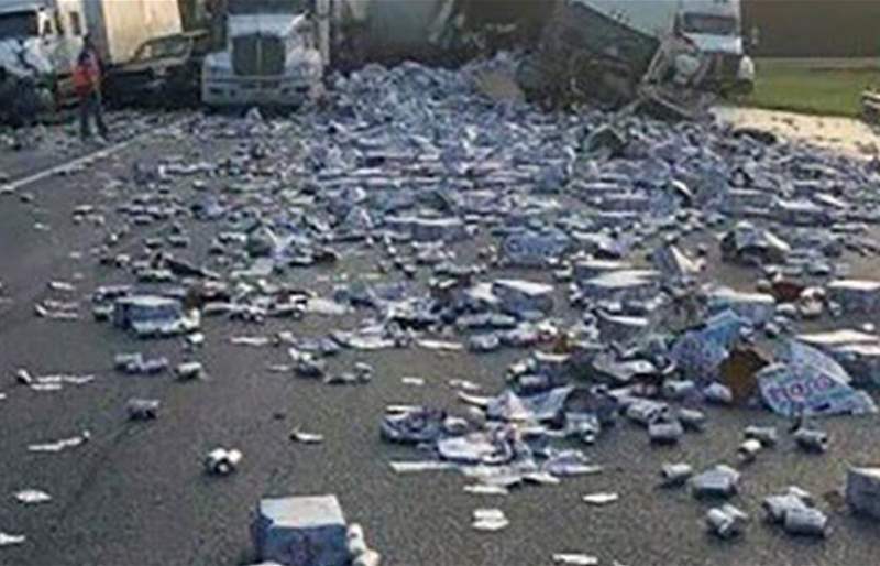 زجاجات الجعة تغطي طريقاً سريعاً في فلوريدا بسبب حادث كبير!