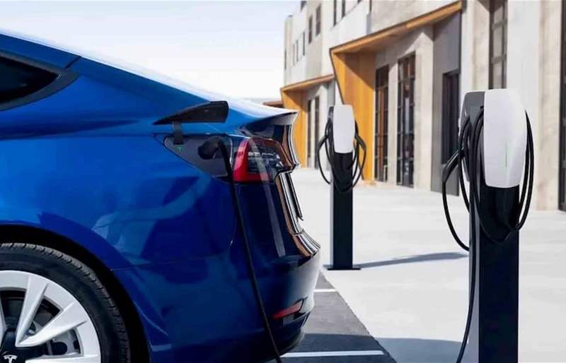 هل السيارات لكهربائية أكثر تكلفة من تلك التي تستهلك البنزين؟