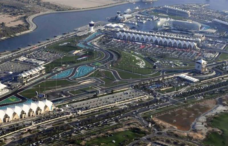 المئات من عشاق الفورمولا1 يتوافدون إلى حلبة مرسى ياس