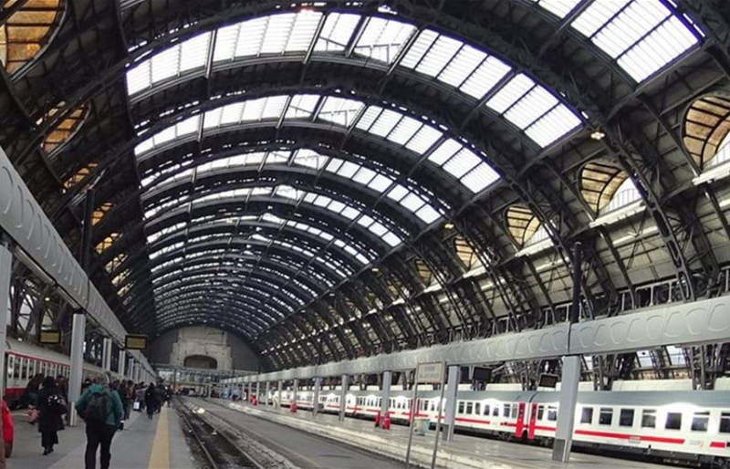 بالفيديو: ثعبان سام يثير الرعب في محطة ريفرستون بسيدني