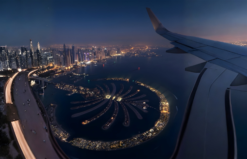 رسالة عيد مبارك المفاجئة تشعل سماء دبي فوق نخلة جميرا