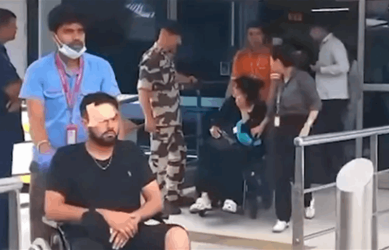 هبوط مفاجئ وذعر في السماء.. إصابات بين الركاب وطاقم طائرة إير إنديا