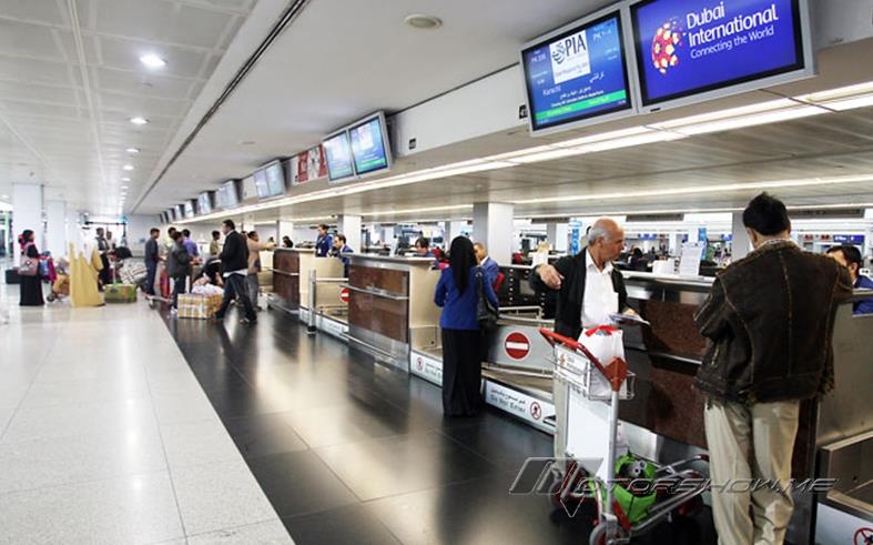 موظّف في مطار دبي يقع ضحيّة مسافر بعد أن فضح أمره